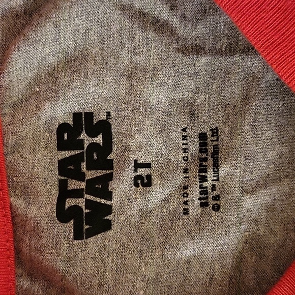 NWT Star Wars long sleeve top featuring Din Grogu (baby yoda) Sz 2T Red/Gray - Picture 3 of 3